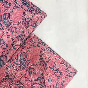 Tela de Algodón Estampada con Paisley Floral Rosa Coral y Motivos Botánicos Azules, Textil Tradicional Indio con Estampado a Mano - Product Image 2