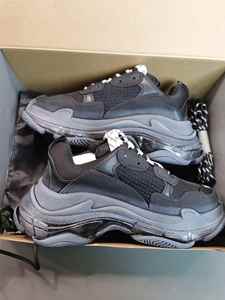 Chaussures de sport de luxe en maille de marque de créateur pour hommes et femmes – Qualité supérieure, élégantes, respirantes, amortissantes, anti-odeur, pour la marche - Product Image 1