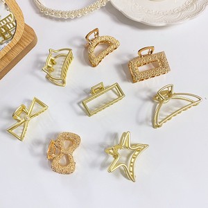 Clips de garra de pelo de metal grandes Abrazaderas de mandíbula de pelo geométricas huecas para mujeres, niñas y mujeres - Product Image 2