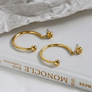 Aretes de Acero Inoxidable Personalizados al por Mayor, Resistentes al Agua, Chapados en Oro de 18k, Aretes de Aro Finos para Mujeres y Adolescentes - Product Image 3