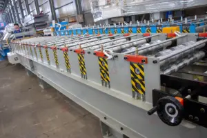 FORWARD Trapezoidal Roof Sheet Rolling Machine Máquina para fabricar azulejos Sudáfrica