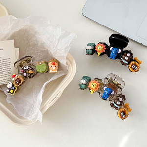 Beliebtes Design Netter kleiner Löwe Elefant Hippo Harz Schwarzes Pferd Charme Haarschmuck Harz Zubehör für die Dekoration - Product Image 1