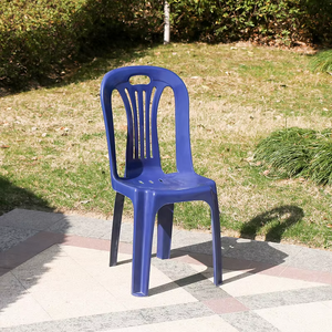Chaise d'extérieur en plastique légère, empilable, durable et stable, design moderne, pour patios, jardins et espaces de repas extérieurs – Vente en gros - Product Image 3