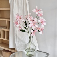 Großhandel Langlebige 5-Köpfige Gloriosa-Lilien-Sprühblüten Realistische Künstliche Blumenarrangements für Hochzeiten und Partys Dekorative Kunstblumen