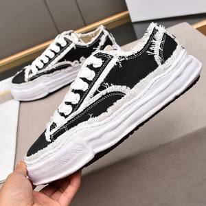 Chaussures de sport unisexes de créateur originales, style décontracté de luxe, chaussures plates en toile, chaussures de marche pour femmes de qualité supérieure - Product Image 1