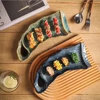 Benutzer definierte Sushi-Tablett Japanische Keramik glasierte Platte mit Sojasauce Geschirr Besteck Geschirr Sushi-Teller und Gerichte für Zuhause Izakaya