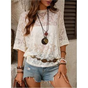 Top de malla floral personalizado para mujer, manga corta, cuello redondo, holgado, con aberturas, para vacaciones y festivales - Product Image 4