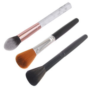 Brocha de Maquillaje Individual para Iluminador y Colorete Angulado, 3.5cm, con Mango de Plástico y Pelo de Nylon Ondulado, para Uso en Mejillas - Product Image 5