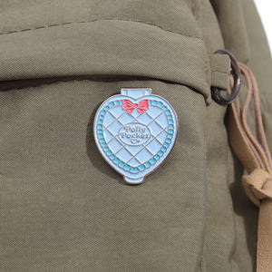 キラキラ輝くハート型エナメルピン キュートなポリーズポケットのおもちゃ人形 ブローチ ラペルバッジ ジュエリー 女の子へのギフト 卸売 - Product Image 3