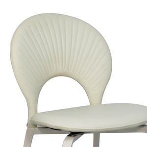 Chaise de salle à manger moderne <span class=keywords><strong>en</strong></span> cuir PU <span class=keywords><strong>en</strong></span> forme de coquille, dossier à coutures courbées, pieds <span class=keywords><strong>en</strong></span> métal, couleurs personnalisables pour salle à manger, café, hôtel - Product Image 6