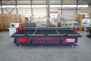 Machine de découpe de verre CNC de haute précision avec bras de chargement manuel sous vide pour verre trempé, murs-rideaux et portes de douche - Product Image 3