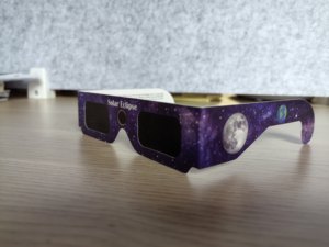 Occhiali per Eclissi Solare Personalizzabili in Cartone Sicuro, Approvati CE e ISO, per l'Osservazione dell'Eclissi - Product Image 6