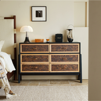 Commode moderne à six tiroirs, fabriquée en chêne rouge massif, avec des accents de motifs créatifs, pour le salon ou la chambre à coucher