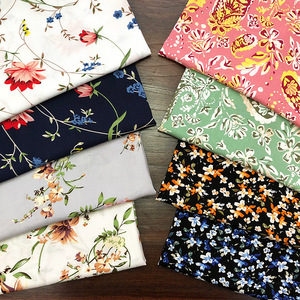 Tissu en popeline de coton imprimé floral numérique <span class=keywords><strong>Liberty</strong></span> pour robes de femmes, chemises et vêtements pour enfants - Écologique - Product Image 6