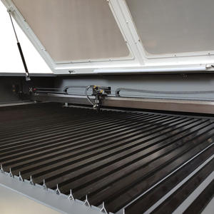 <span class=keywords><strong>2025</strong></span> <span class=keywords><strong>CNC</strong></span> máy cắt <span class=keywords><strong>laser</strong></span> redsail 1800*1000 mét Acrylic gỗ CO2 <span class=keywords><strong>Laser</strong></span> khắc và máy cắt - Product Image 6