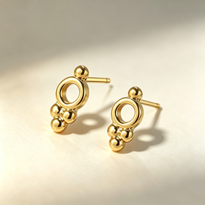 Prêt à expédier : Boucles d'oreilles clous creuses massives plaquées or 18 carats pour femmes - Product Image 1