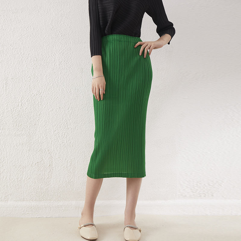 มีสีเขียวขุ่น