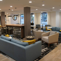 Meubles d'hôtel haut de gamme La Quinta by Wyndham par Top Hotel Project : Canapé et fauteuil de hall FF&E