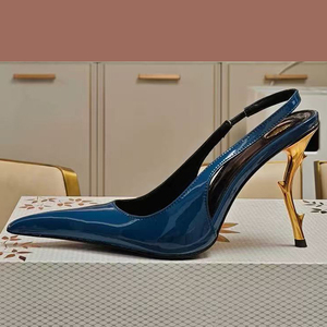 Sandalias de tacón de aguja doradas con correa trasera para mujer, de charol, con punta, estilo slingback - Product Image 1