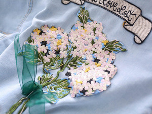 Chống Nhăn Màu Xanh Thiết Kế Độc Đáo Thêu Hoa 100% Bông Mềm Tùy Chỉnh Cô Gái Thân Thiện Với Môi Rãnh Denim Áo Khoác - Product Image 4