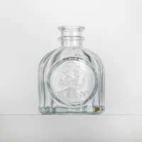 Bouteille diffuseur d'aromathérapie en verre personnalisée de 50ml 100ml Nouveau style Roseau carré fait à la main en petits lots Pompe finition mate Sayer