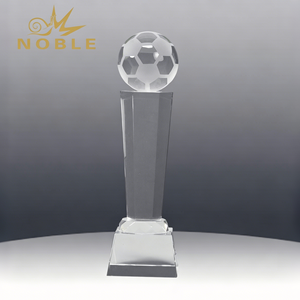 Trophée de football en cristal noble, conique, cannelé, à double couche, avec socle transparent, gravé sur mesure, pour la récompense <span class=keywords><strong>des</strong></span> vainqueurs de la ligue de football jeunesse - Product Image 2