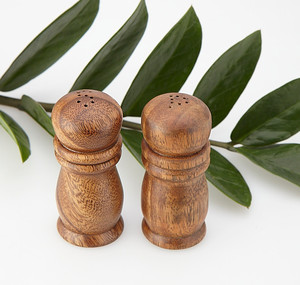 Ensemble de salières et poivrières en bambou de qualité supérieure, écologiques, durables, taille personnalisée, forme minimaliste, distributeurs d'épices, vaisselle de cuisine - Product Image 4