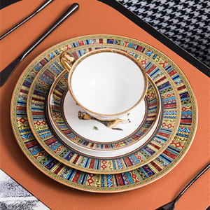 Service de table en céramique de style européen - Assiettes occidentales, tasses à café, vase - Compatible micro-ondes, vintage, luxe léger, rétro - Product Image 1