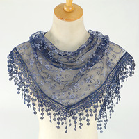 Foulard triangulaire respirant en dentelle florale pour femmes musulmanes avec pompon, 100 % polyester, pour le printemps/automne, usage quotidien en extérieur