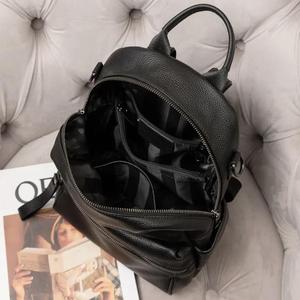 กระเป๋าเป้สะพายหลัง AndoBag สำหรับผู้หญิง หนังวัวแท้ แฟชั่นลำลอง ความจุขนาดใหญ่ กระเป๋าเดินทาง กระเป๋าสะพายข้างผู้หญิงแบบมีซิป รุ่น 8549 - Product Image 5