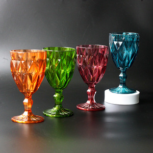 Calice in Plastica 330ml Simil-Vetro Colorato con Stelo, Stile Europeo Americano Retrò con Motivo a Diamante, Lussuoso e Personalizzabile per Bar e KTV - Product Image 3