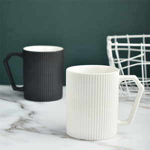 Taza de Café de Cerámica Negra Moderna y Personalizada, Diseño de Esmalte Único en Colores Personalizados, Apta para Microondas, Precio al por Mayor para Té, Café, Agua y Cerveza - Product Image 2