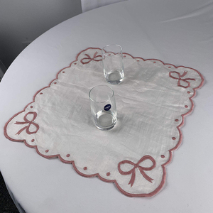 Serviettes en tissu brodées sur le thème du festival en gros Napperon en lin et coton à bord festonné imperméable pour sous-verre de cocktail - Product Image 1