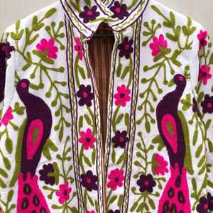 Chaqueta de Terciopelo con Diseño Floral de Pavo Real, Estilo Étnico, Chaqueta Corta, Estilo Uzbeko Vintage, Exportador OEM de India - Product Image 2