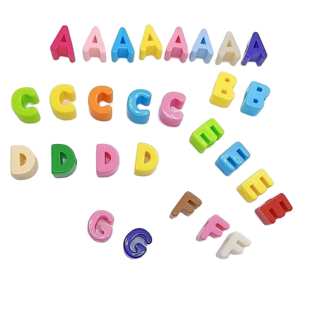 Lettera B, colori assortiti.