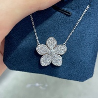 Pendentif Fleur Porte-Bonheur en Moissanite, Design Bambou à Cinq Feuilles, Argent Sterling 925 Plaqué Or 18 carats, Cadeau Élégant et Léger de Luxe pour Femme