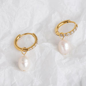 ทอง18K PVD ชุบสแตนเลสเครื่องประดับออกแบบต่างหูแบรนด์ยอดนิยมลูกบาศก์ Zirconia ต่างหูจี้มุกน้ำจืด - Product Image 3