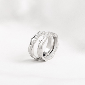 Anillos de Acero de Titanio XYR0094, Joyería con Diseño Geométrico Pulido - Product Image 1