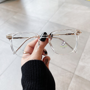 Montura de gafas Qianai Square Tr90 para mujer, lentes de PC con filtro de luz azul, tamaño mediano con diseño de remaches - Product Image 3