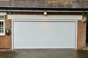 Portes <span class=keywords><strong>de</strong></span> <span class=keywords><strong>garage</strong></span> sectionnelles modernes automatiques isolées en acier moussé à double paroi avec finition verre, personnalisées pour villa - Product Image 3