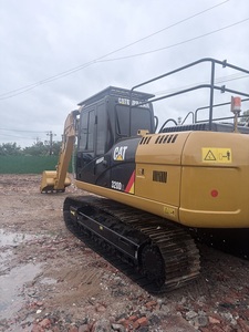 Excavatrice sur chenilles d'occasion CAT 320D2L 20 tonnes avec moteur C7.1 d'origine Caterpillar pour travaux de terrassement et construction en carrière - Product Image 4