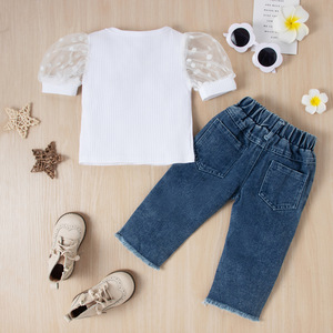 Conjunto de Ropa de 2 Piezas para Niñas: Camiseta con Mangas Abullonadas y Jeans Rotos, de una Boutique de Ropa Infantil al por Mayor - Product Image 4