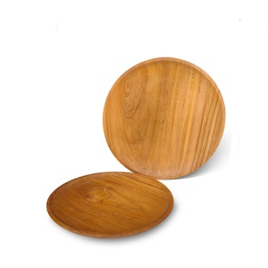 Assiette en teck Ataya taille M, fabriquée en teck massif à 100 %, idéale pour une utilisation dans des cuisines et salles à manger élégantes. - Product Image 1