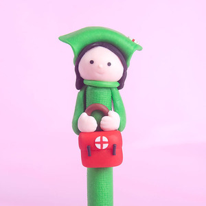 कार्टून गुड़िया के आकार की गेंद पेन डॉक्टर और नर्स श्रृंखला प्लास्टिक 0.5 मिमी लेखन से बनी बच्चों के लिए चौड़ाई उपहार - Product Image 6