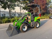 TITAN Electric Mini Front Wheel Loader Garansi Bersertifikat CE 1 Tahun Beban Terukur 0.8-5 Ton Bucket 0.4m