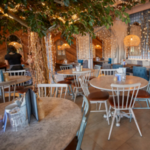 Prezzo di fabbrica all'ingrosso Hotel Winehouse Diner imposta sedie da pranzo impilabili per ristoranti in metallo - Product Image 1