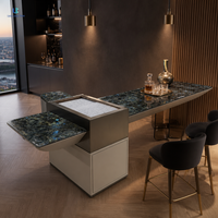 Meuble bar Luca en labradorite bleue de luxe |   Armoire de rangement moderne bicolore à plateau cantilever poli, sur mesure pour maison et hôtel