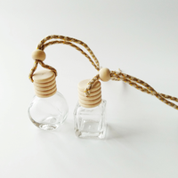 Bouteilles de parfum de voiture en verre de forme carrée de 8ml Bouteille de diffuseur de voiture suspendue vide de parfum