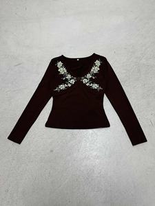 เสื้อยืดคอวีถักลายปักสไตล์วินเทจสำหรับผู้หญิง ทรงปกติ แขนยาว พิมพ์ลายดอกไม้ ระบายอากาศได้ดี สไตล์เรโทร - Product Image 2