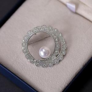 Broche de Anillo de Perlas de Agua Dulce de Alta Calidad de 8-9 mm, Diseño Clásico Elegante para Otoño e Invierno, Brillante e Impecable - Product Image 1